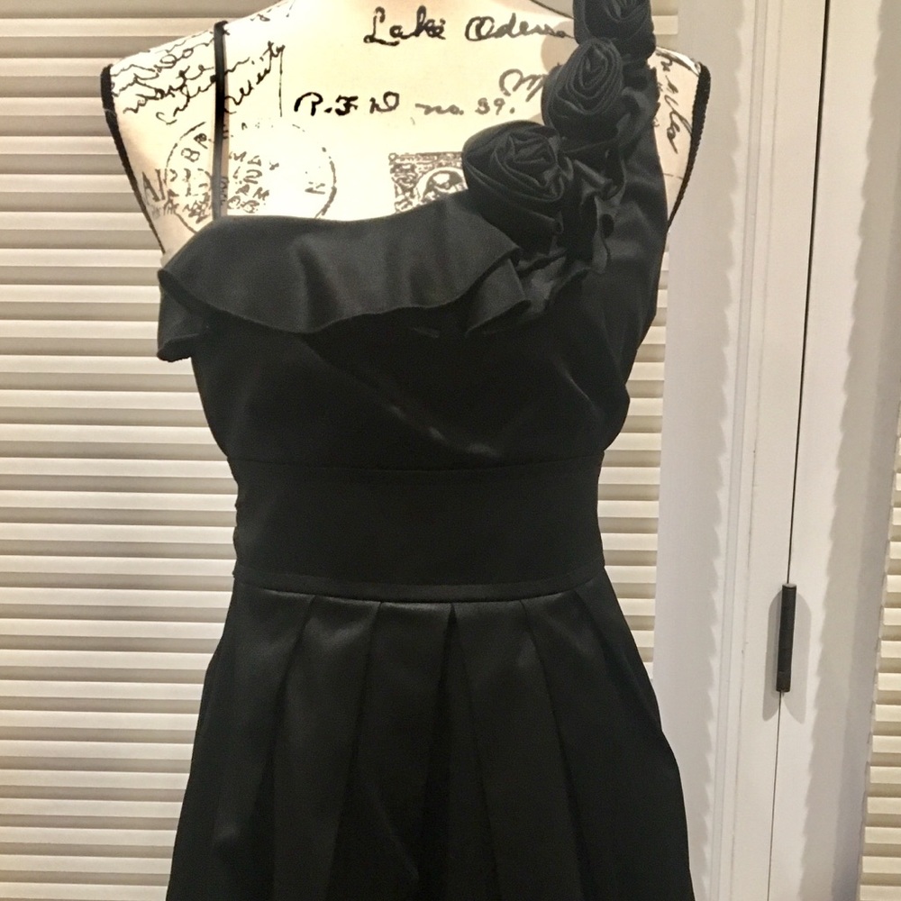Pleated Ruffle One Shoulder Rosette party dress